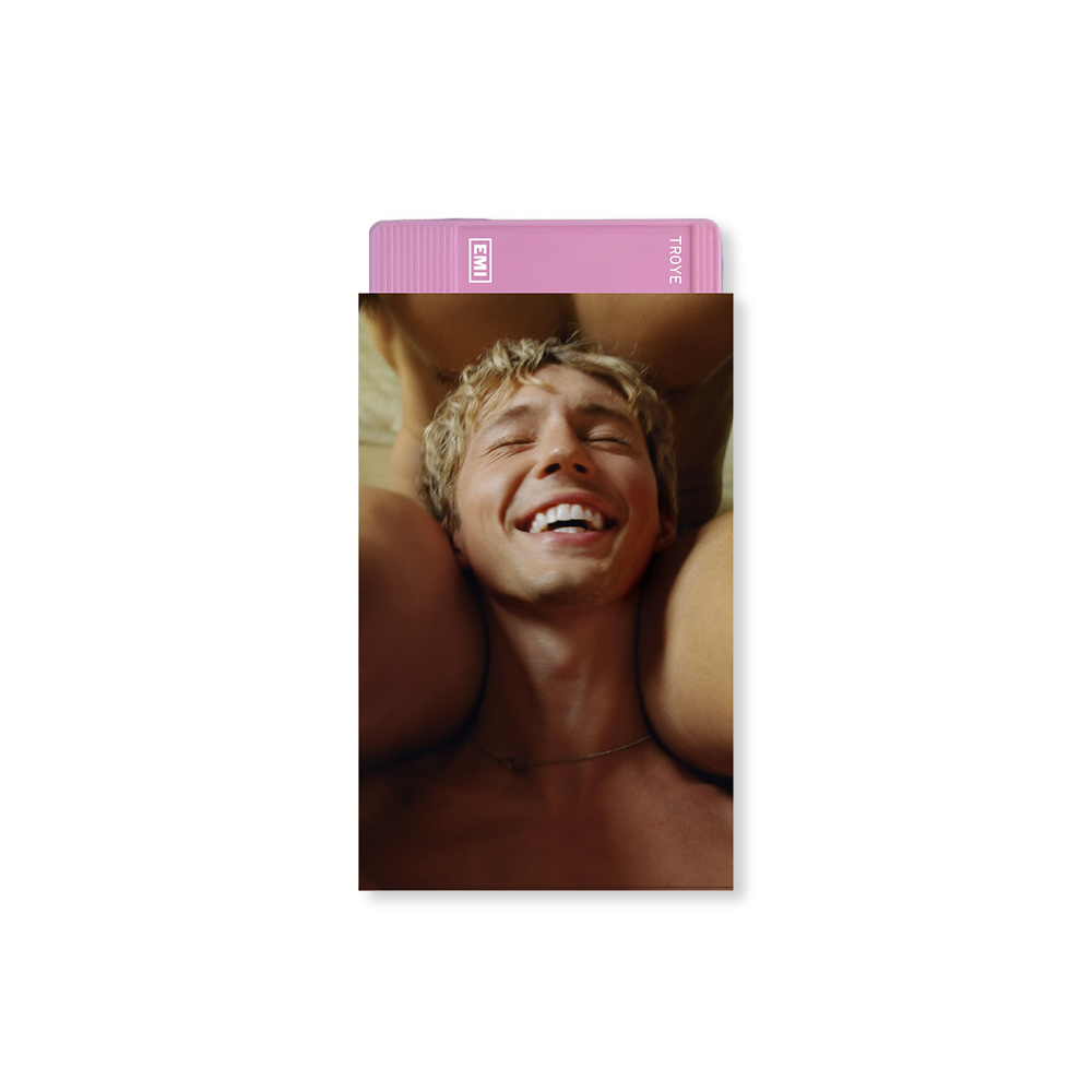 https://images.bravado.de/prod/product-assets/product-asset-data/troye-sivan/troye-sivan/products/504026/web/392828/image-thumb__392828__3000x3000_original/Troye-Sivan_Something-To-Give-Each-Other_Exclusive-Cassette_s504026_o2061870_a392828_v10414943.7635ca0e.png